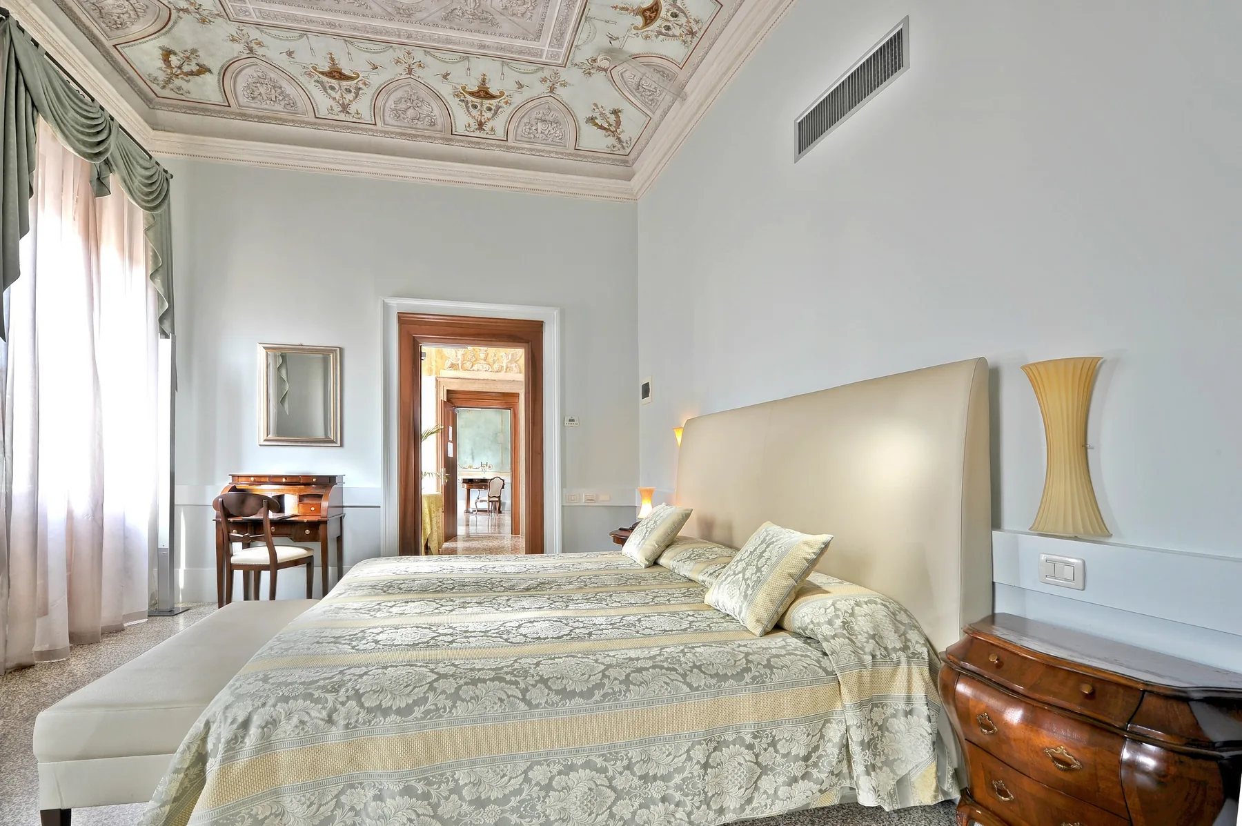 Deluxe room at Palazzo Vitturi with original 16th century frescoed ceiling