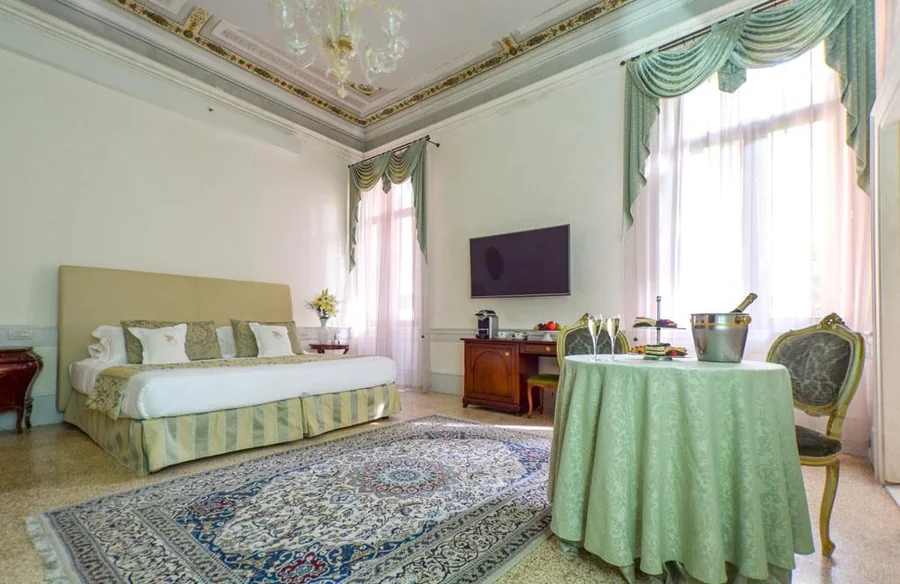 Junior Suite — the Murano chandelier