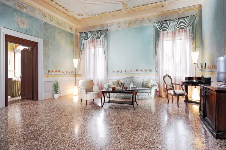 Suite — the lounge